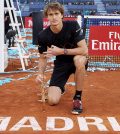 Zverev vencedor en Madrid con su trofeo