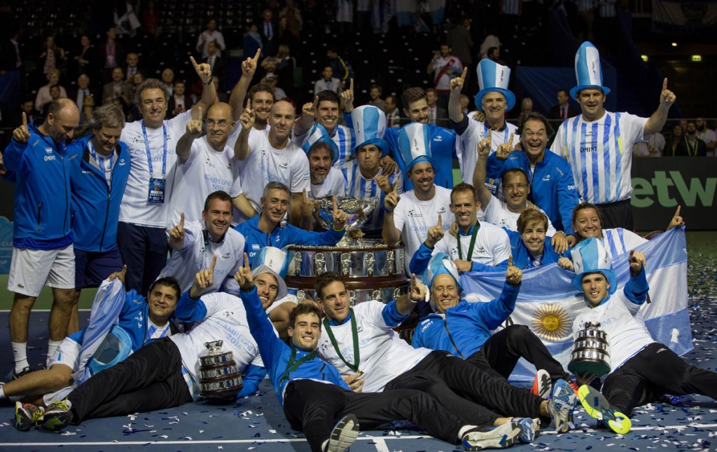 argentina-campeona-copa-davis celebra en la pista