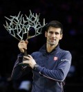 Foto Djokovic con su trofeo de París-Bercy