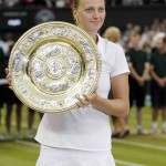 Final Femenina Wimbledon Kvitova con trofeo 2014