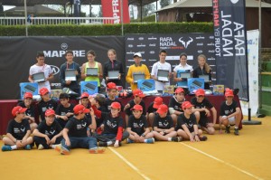 finalistas y recogepelotas Rafa Nadal Tour