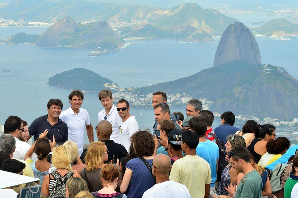 Rafael Nadal visita al Cristo redentor en Río de Janeiro. 3 Foto: João Pires/Foto JUMP